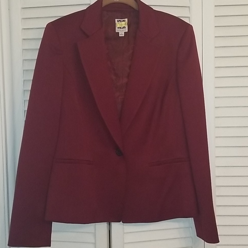 Anne Klein Burgundy Jacket. Neat tailored look